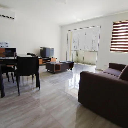 F7 1, Private Double With Private Bathroom In Shared Flat בית אירוח
