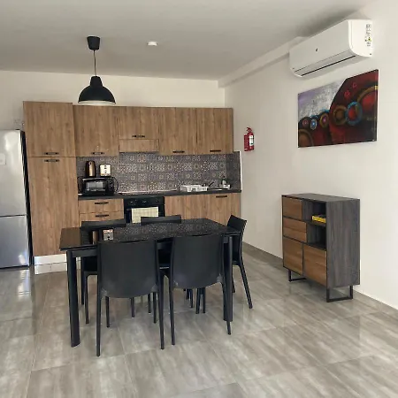 בית אירוח F7 1, Private Double With Private Bathroom In Shared Flat *