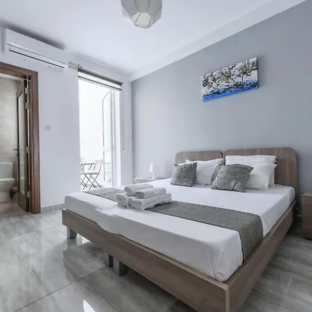 F7 1, Private Double With Private Bathroom In Shared Flat *